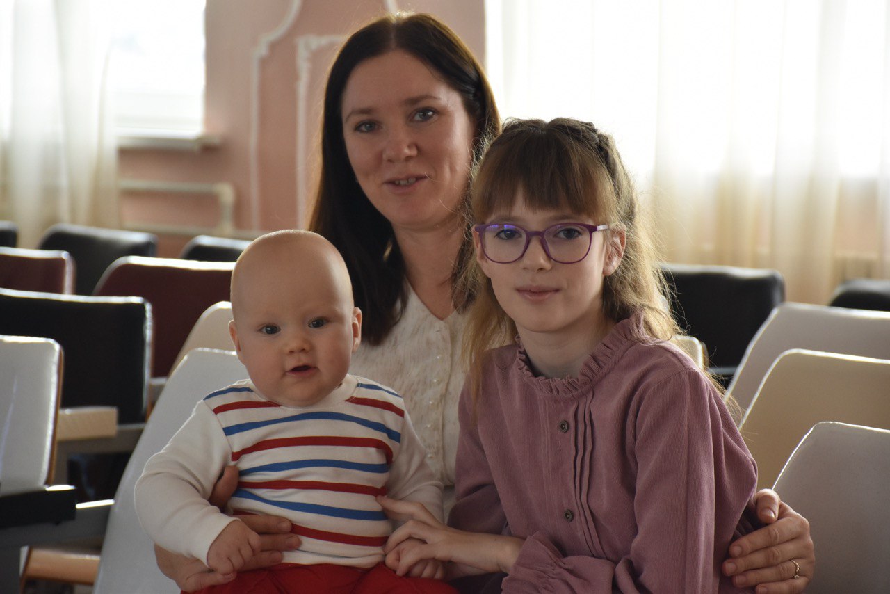 «Этот мир мы дарим детям»: медики и спасенные ими малыши встретились по случаю Дня недоношенного ребенка