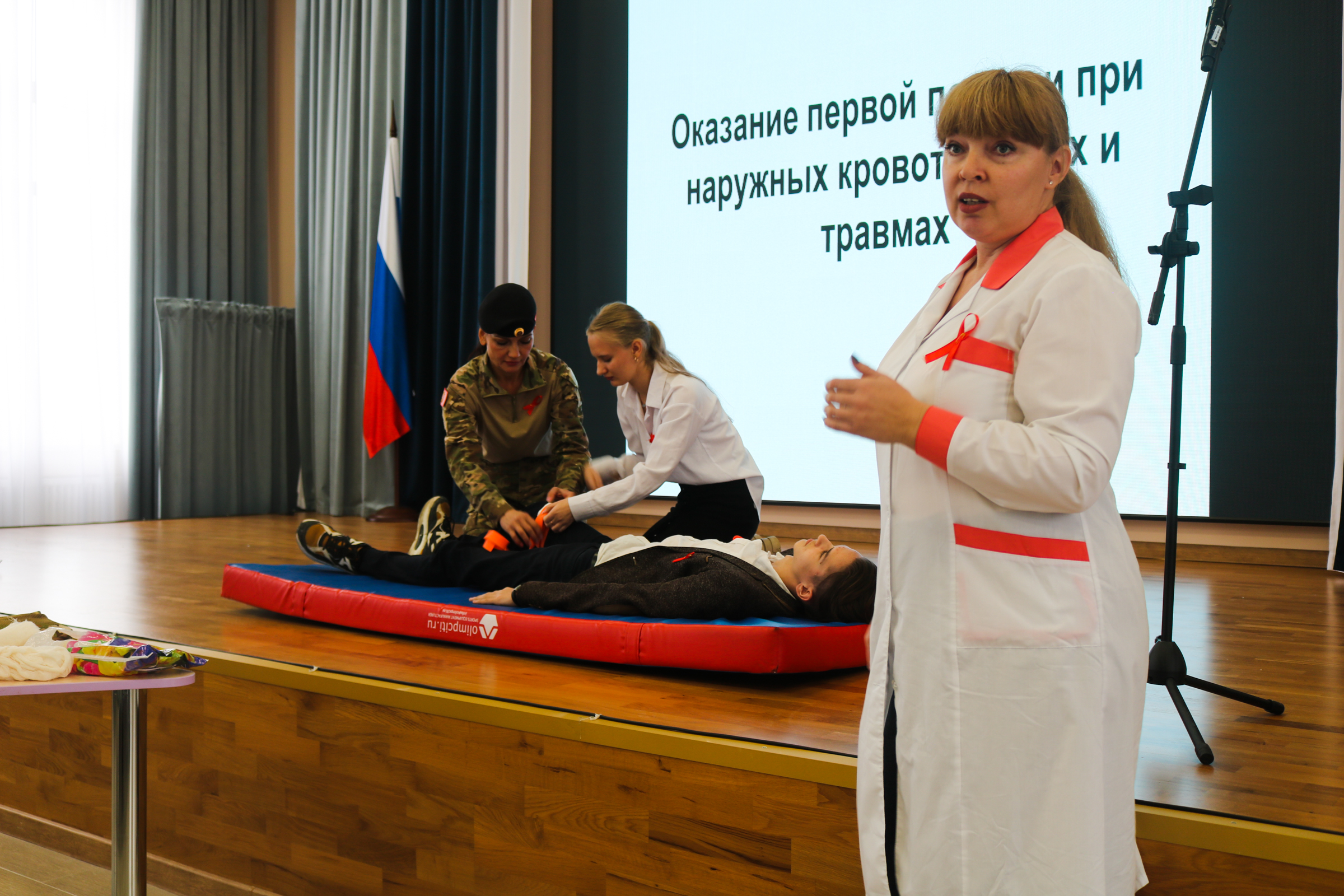Ко Всемирному дню борьбы со СПИДом в Севастопольском политехническом лицее прошла Ярмарка здоровья