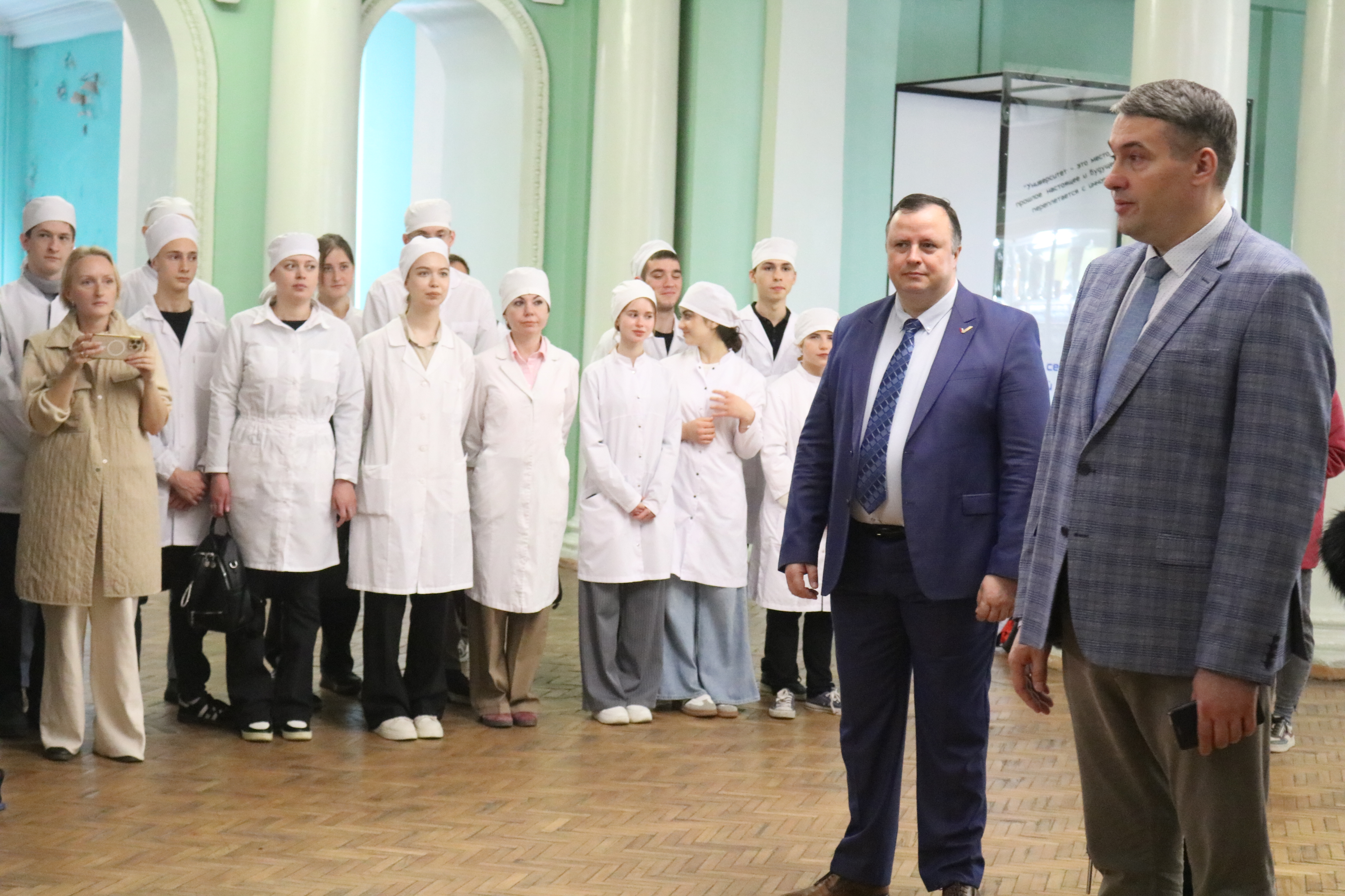 Представители медицинского сообщества Севастополя посетили Институт фундаментальной медицины и здоровьесбережения