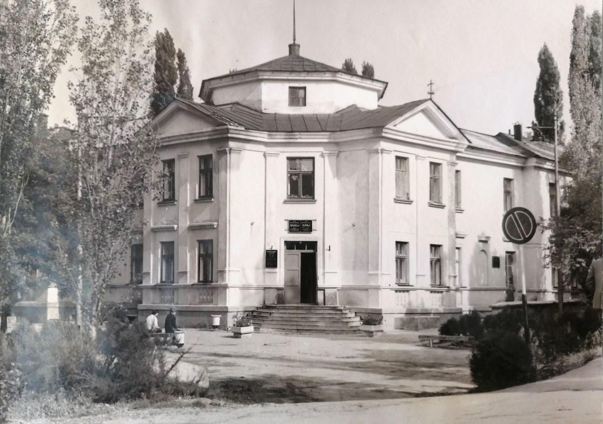 Всегда на передовой: 80-летний юбилей отмечает Городская больница № 4 на Северной стороне