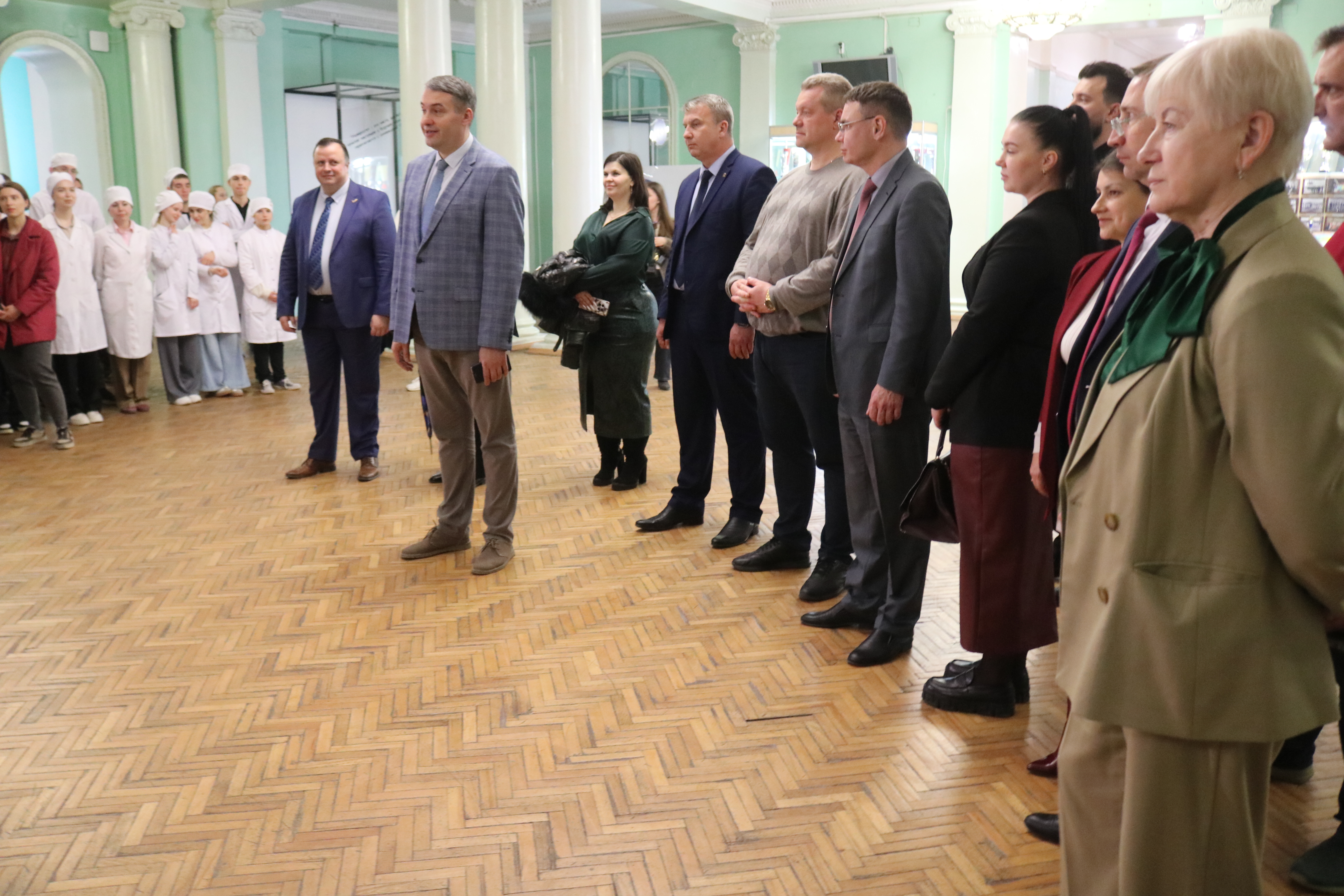 Представители медицинского сообщества Севастополя посетили Институт фундаментальной медицины и здоровьесбережения