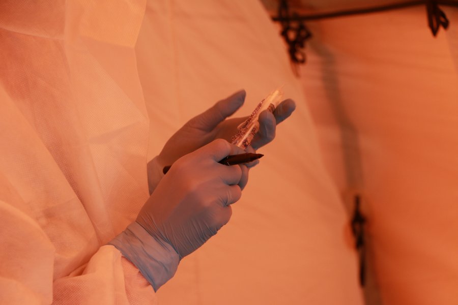 На пунктах пропуска в Севастополь взяли первые тесты на COVID -19 у въезжающих