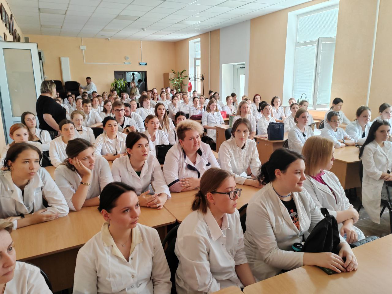 Будущие врачи проходят практику в детской городской больнице Будущие врачи проходят практику в детской городской больнице