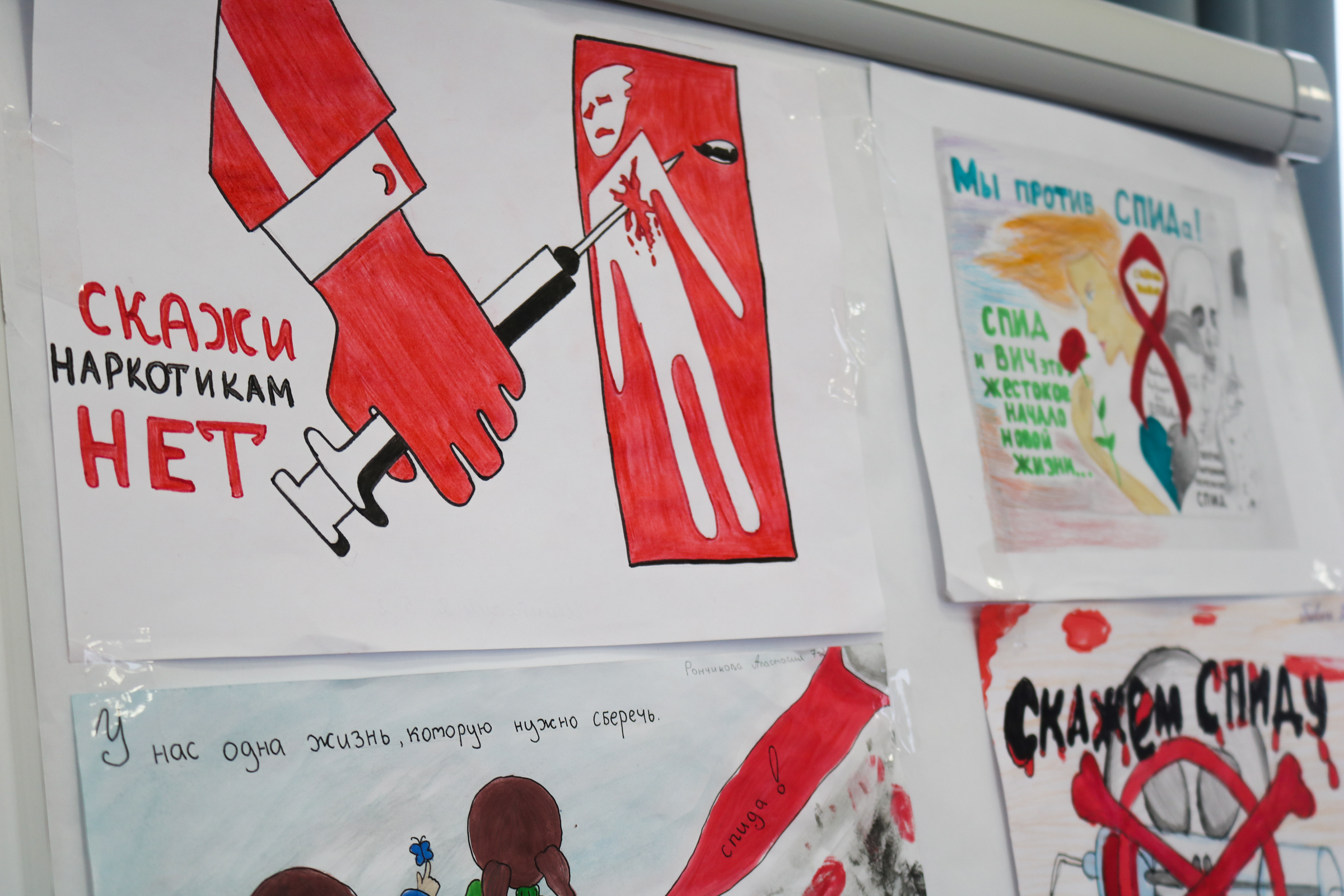Ко Всемирному дню борьбы со СПИДом в Севастопольском политехническом лицее прошла Ярмарка здоровья