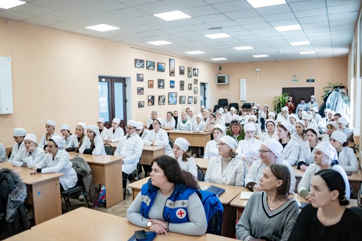 Ярмарка вакансий в медицинском колледже им. Жени Дерюгиной