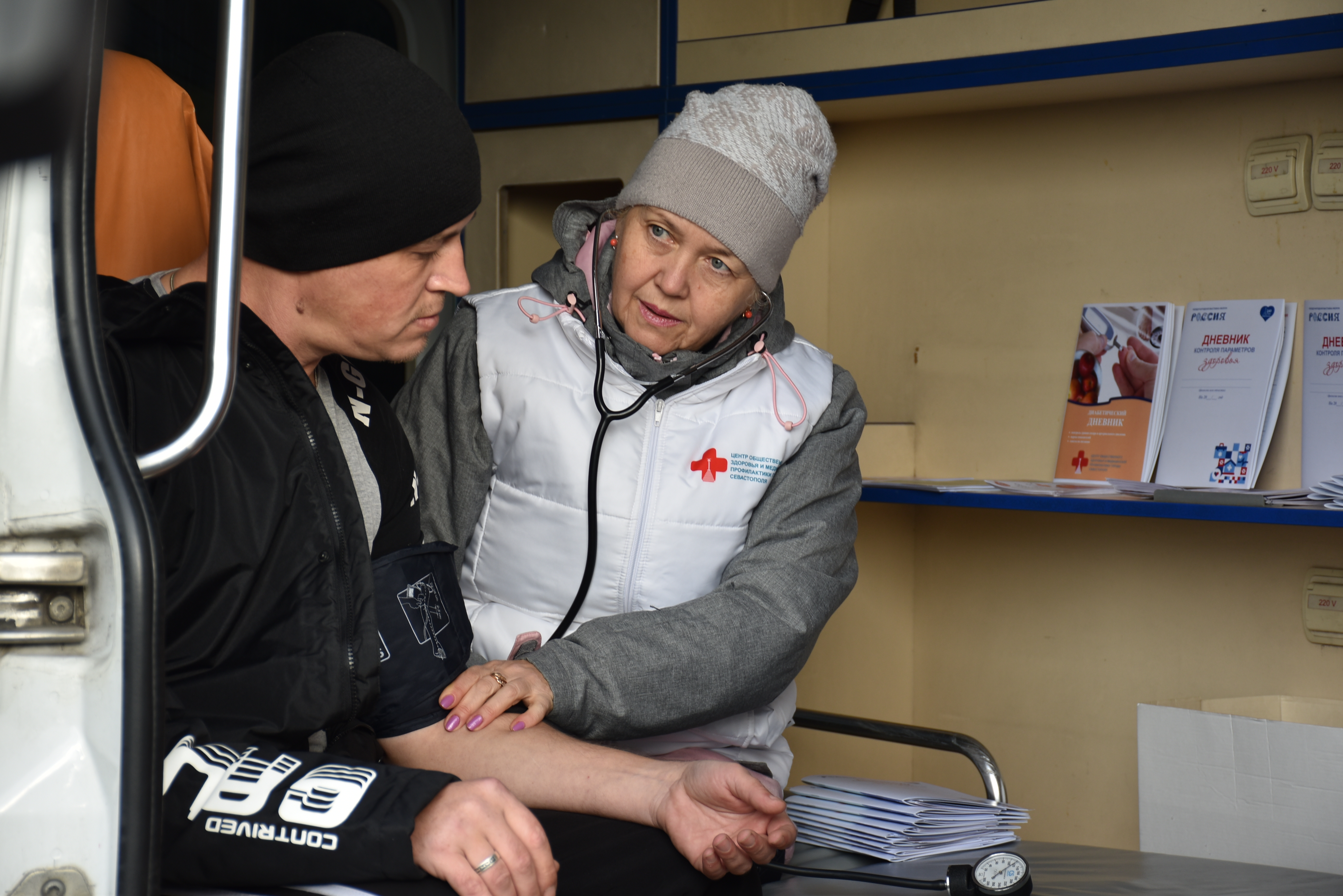 «День здорового водителя» провели севастопольские медики и сотрудники ГИБДД