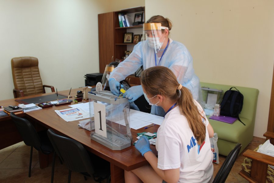 Коллектив Городской больницы № 4 проголосовал за поправки в Конституцию