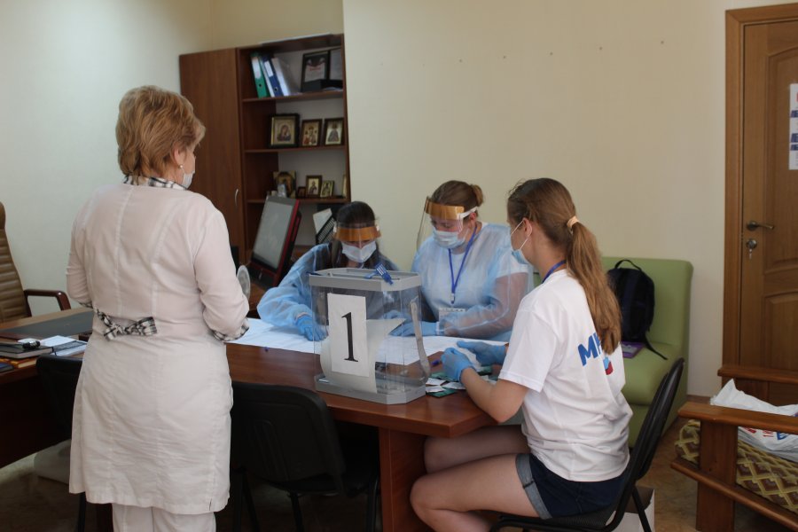 Коллектив Городской больницы № 4 проголосовал за поправки в Конституцию