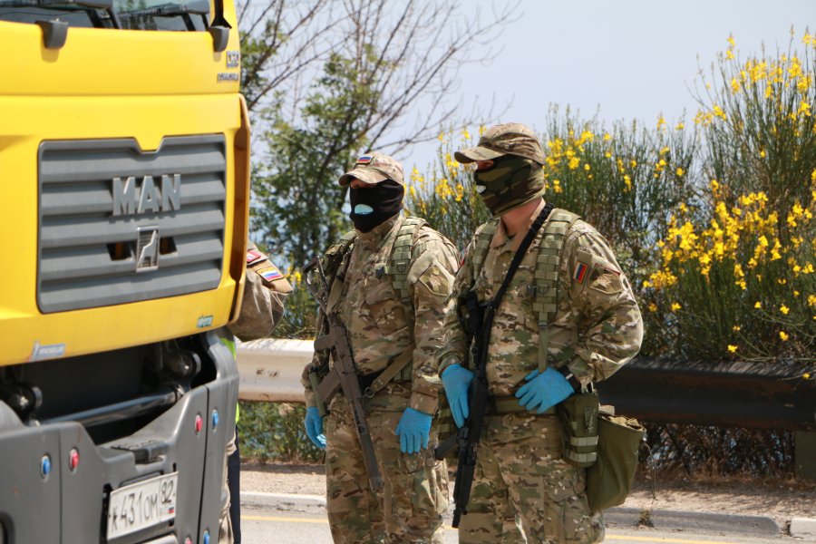 На пунктах пропуска в Севастополь взяли первые тесты на COVID -19 у въезжающих