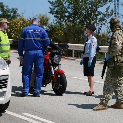 На пунктах пропуска в Севастополь взяли первые тесты на COVID -19 у въезжающих