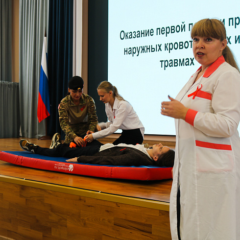 Ко Всемирному дню борьбы со СПИДом в Севастопольском политехническом лицее прошла Ярмарка здоровья