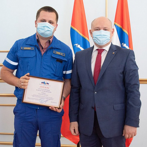 Михаил Развожаев вручил госнаграды севастопольским медикам