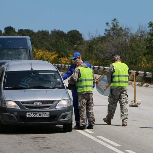 На пунктах пропуска в Севастополь взяли первые тесты на COVID -19 у въезжающих
