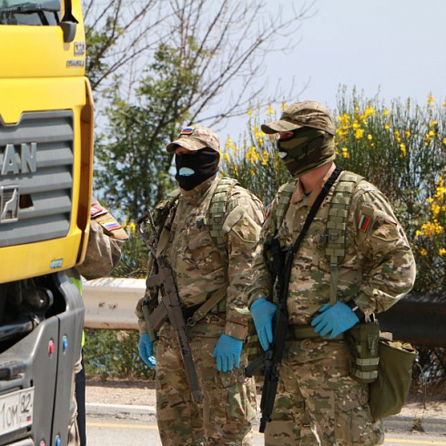 На пунктах пропуска в Севастополь взяли первые тесты на COVID -19 у въезжающих